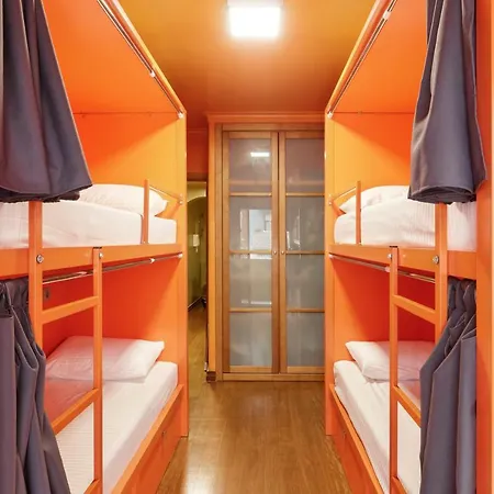 Huux Hostel *