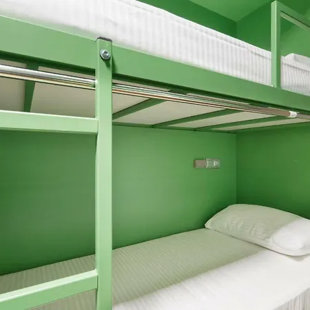 Huux Hostel *