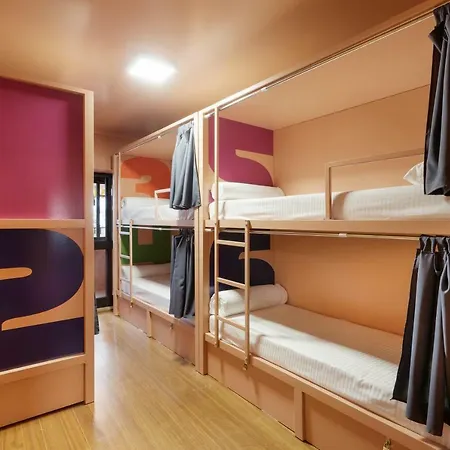 Hostel Huux *