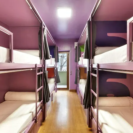 Hostel Huux *